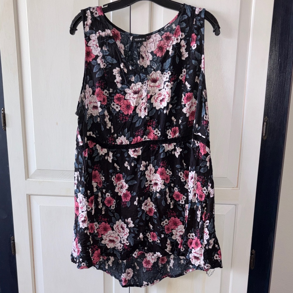 Torrid Floral Sleeveless Tank Top Shirt